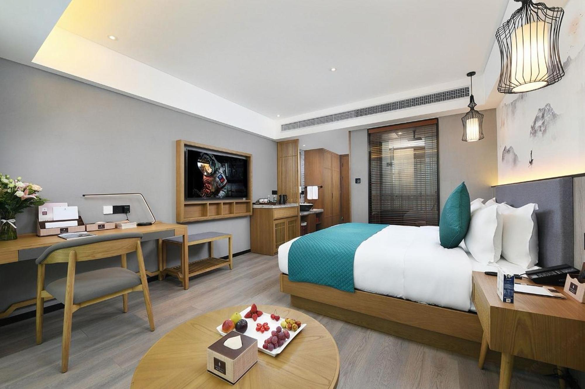 Mehood Lestie International Hotel Nancun Wanbo Metro Station Branch - Free Shuttle Bus To Canton Fair Complex During Canton Fair Period & Free Breakfast & Free Afternoon Tea & Free Midnight Snack & Free Vpn Internet Access Exterior foto
