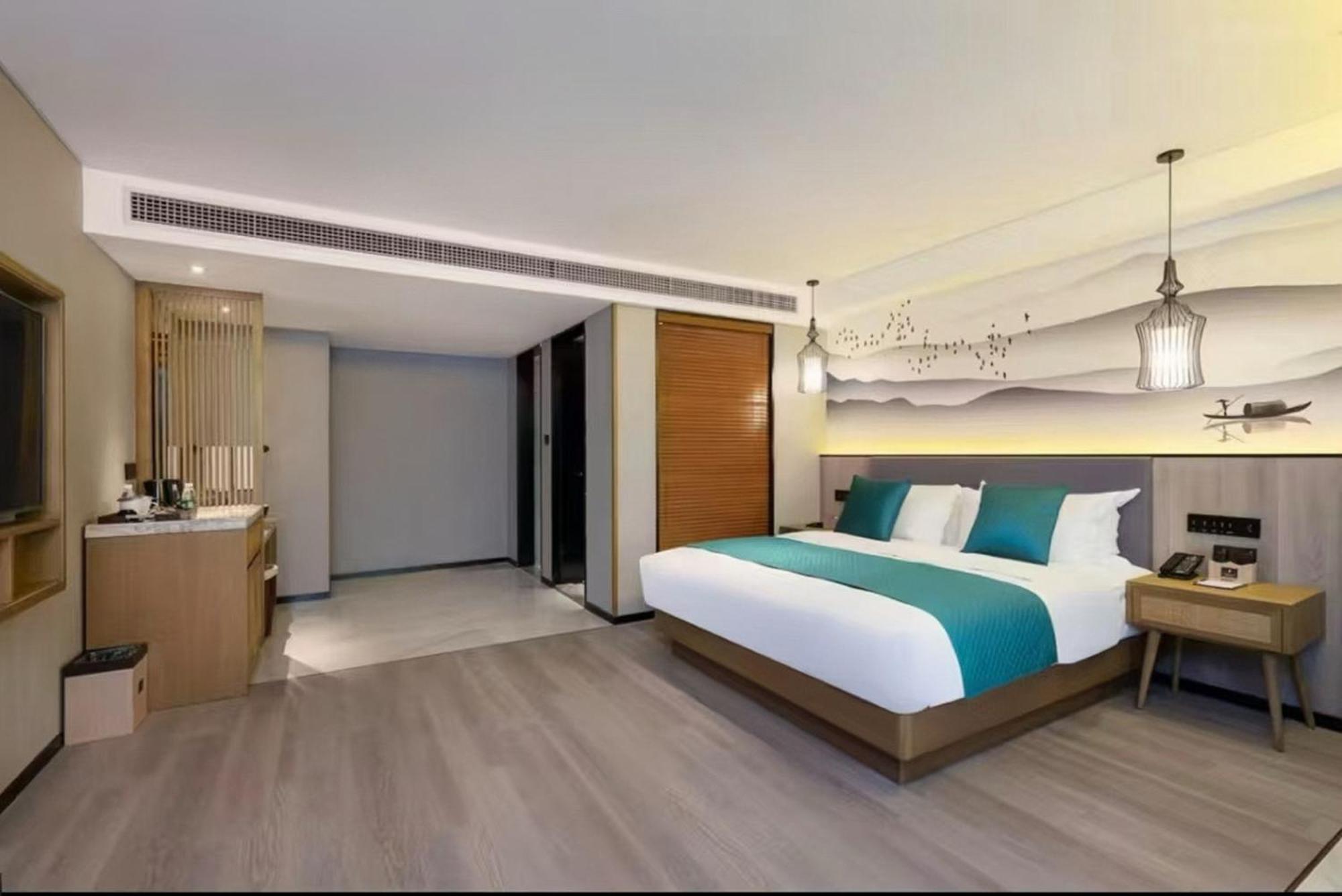 Mehood Lestie International Hotel Nancun Wanbo Metro Station Branch - Free Shuttle Bus To Canton Fair Complex During Canton Fair Period & Free Breakfast & Free Afternoon Tea & Free Midnight Snack & Free Vpn Internet Access Exterior foto