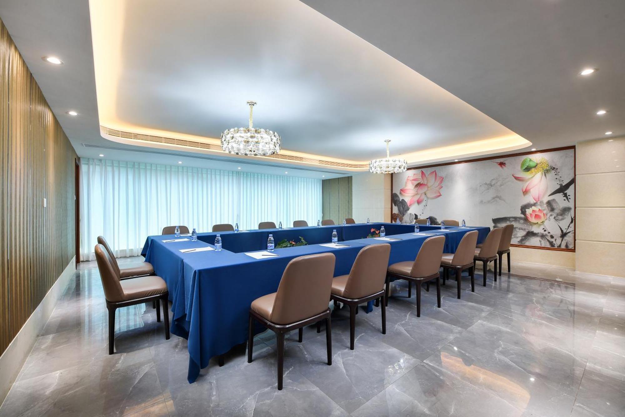 Mehood Lestie International Hotel Nancun Wanbo Metro Station Branch - Free Shuttle Bus To Canton Fair Complex During Canton Fair Period & Free Breakfast & Free Afternoon Tea & Free Midnight Snack & Free Vpn Internet Access Exterior foto